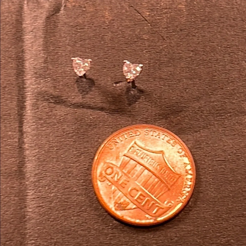 NWOT Heart Cubic Zirconia Stud Earrings 3mm Never Worn, NEW!!